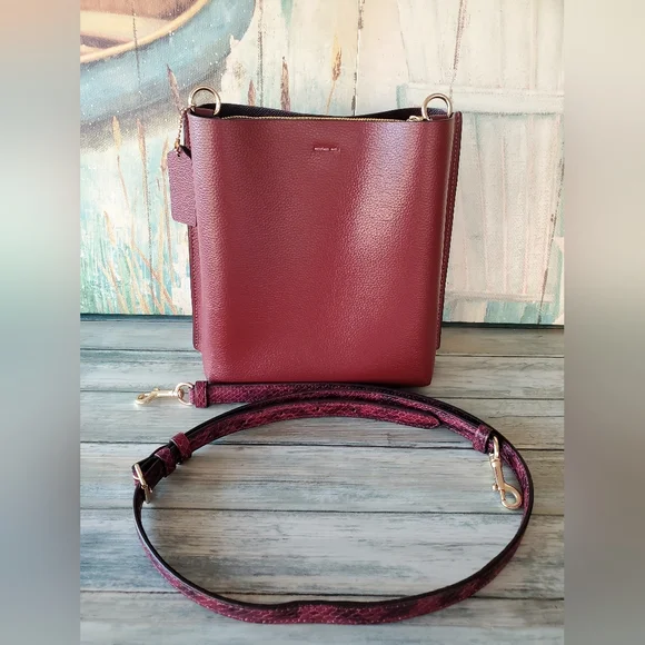 Coach Mollie Bucket Bag 22 Wine/Gold Crossbody Bag NWOT - Picture 4 of 14